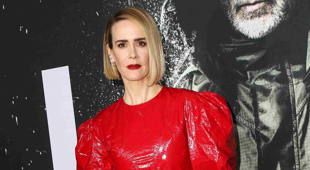 Bragers - Sarah Paulson Goes for the Bold in Calvin Klein at the \