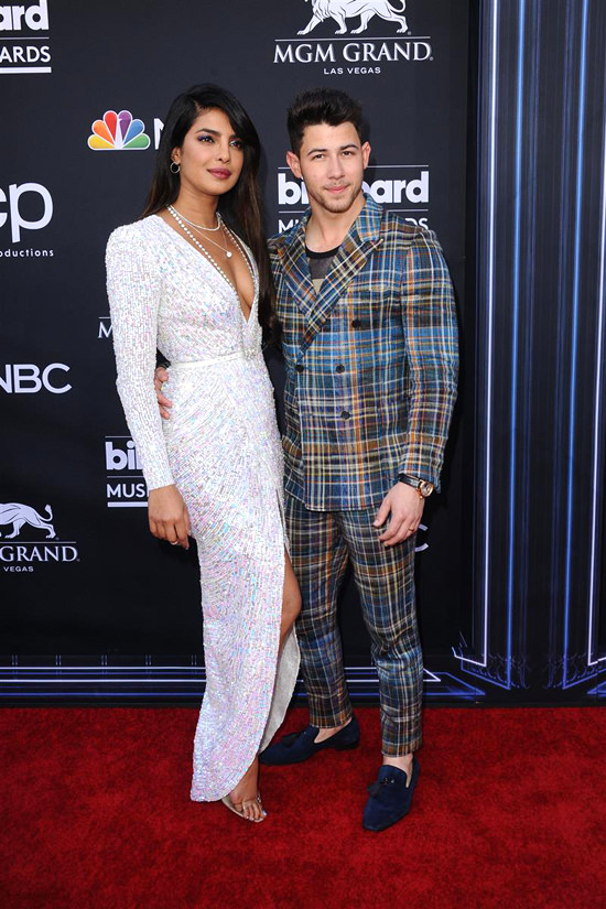550px x 825px - Billboard Music Awards 2019: Priyanka Chopra and Nick Jonas - Tom + Lorenzo