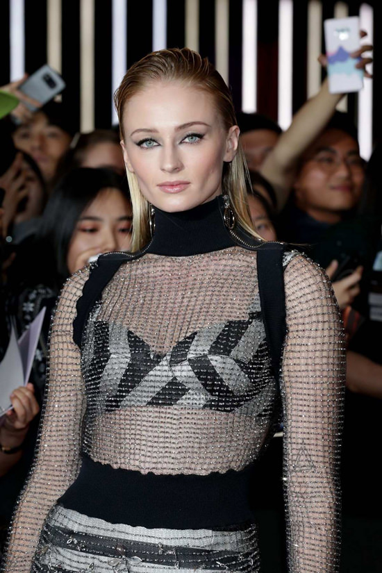 Sophie Turner Clothes and Outfits, Page 5