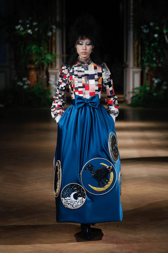 Paris Fashion Week Viktor Rolf Fall 19 Couture Collection Tom Lorenzo