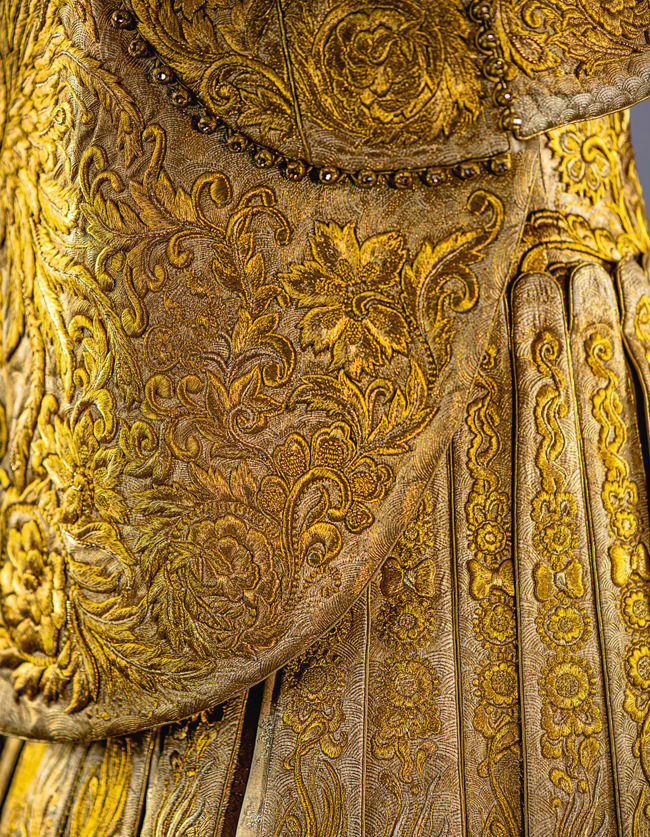 Guo-Pei-Sothebys-Gold-Chinese-Traditional-Bridal-Dress-Couture-Fashion ...