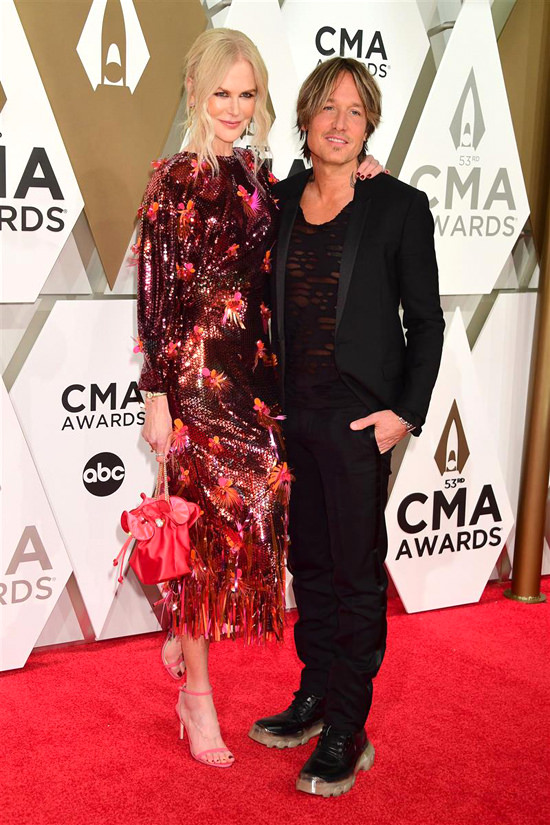 2019 CMA Awards: Nicole Kidman and Keith Urban Keep it Tight - Tom ...