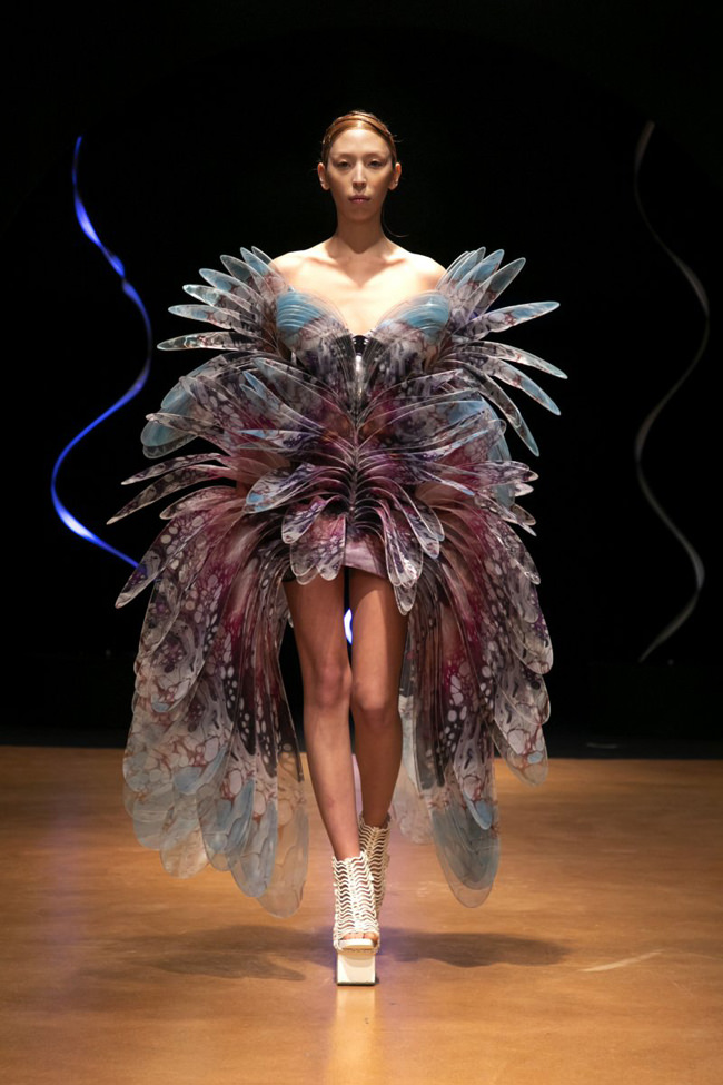Paris Fashion Week: Iris van Herpen Spring 2020 Couture Collection ...