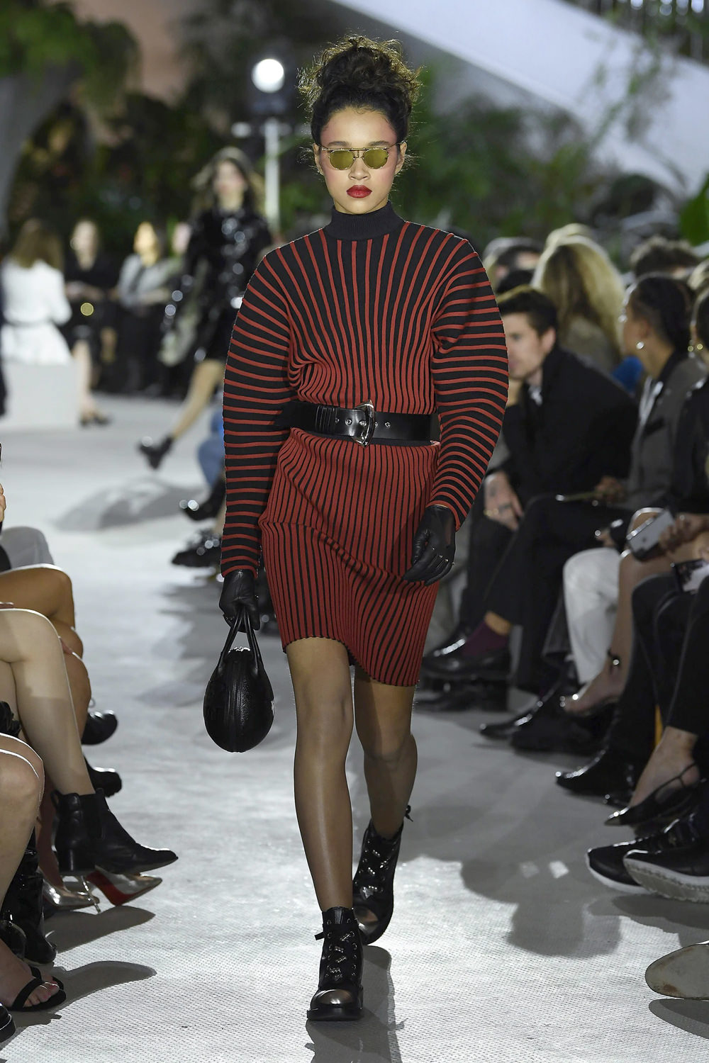 Charlize-Theron-VFHCE-Red-Carpet-Fashion-Louis-Vuitton-Tom-Lorenzo-Site ...