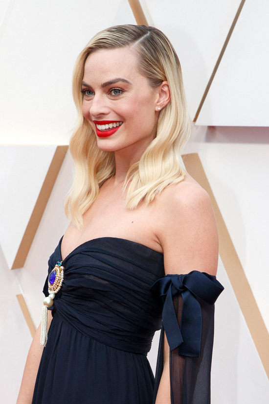 Judge the Jewels: Margot Robbie Wears Iconic Chanel '95 Necklace