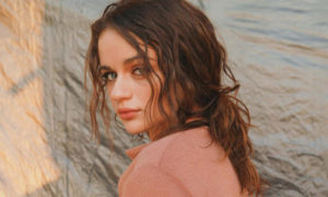 Joey King Promotes “The Kissing Booth 2” in Materiel - Tom + Lorenzo