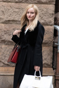 Julia Garner on the Set of "Inventing Anna" - Tom + Lorenzo