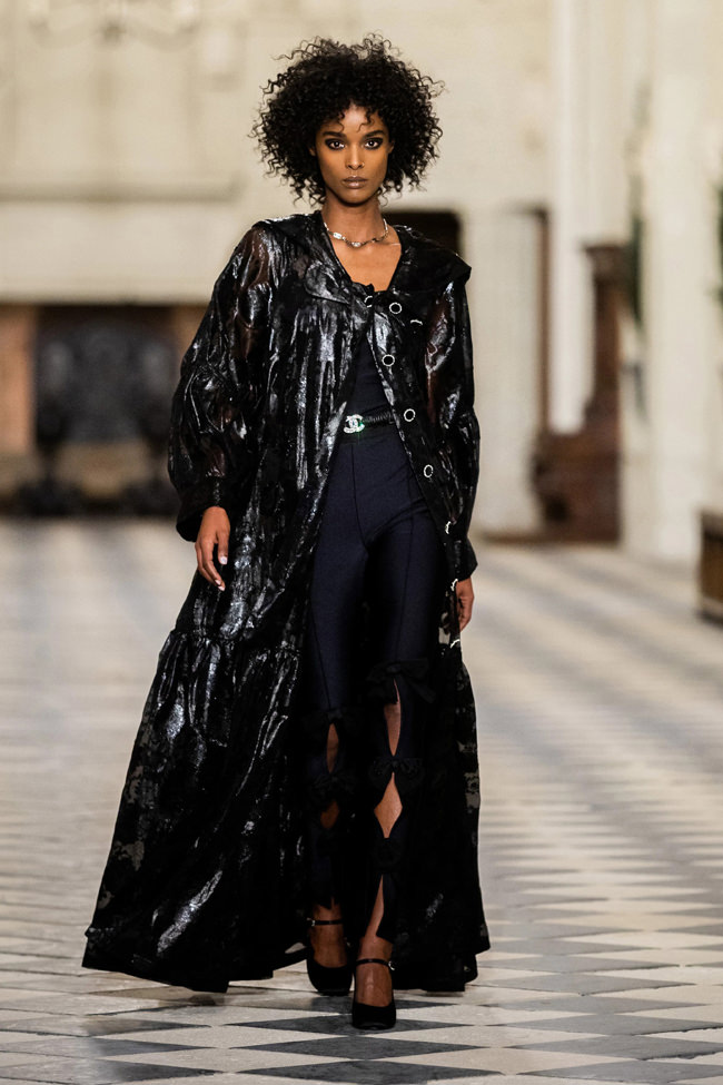 Chanel Pre-Fall 2021 Fashion Show Collection: See the complete Chanel Pre-Fall  2021 collection. Look 39