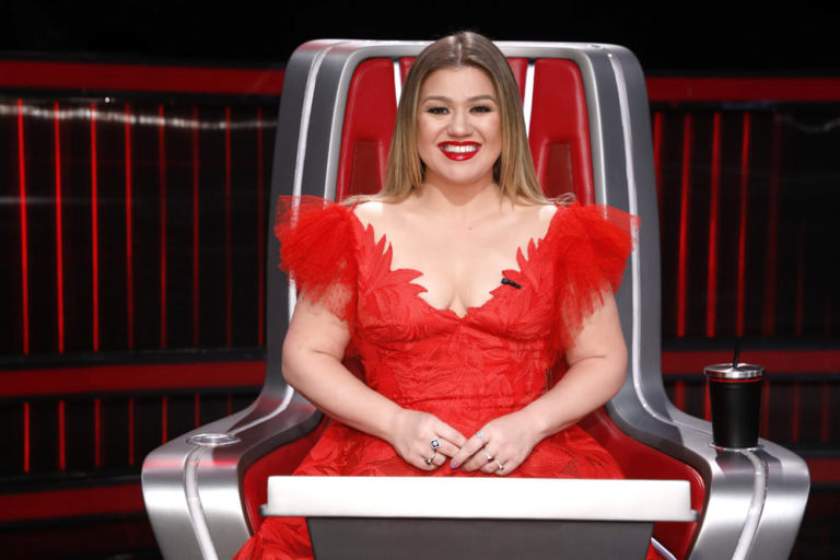 Kelly Clarkson in Gemy Maalouf on "The Voice" | Tom + Lorenzo