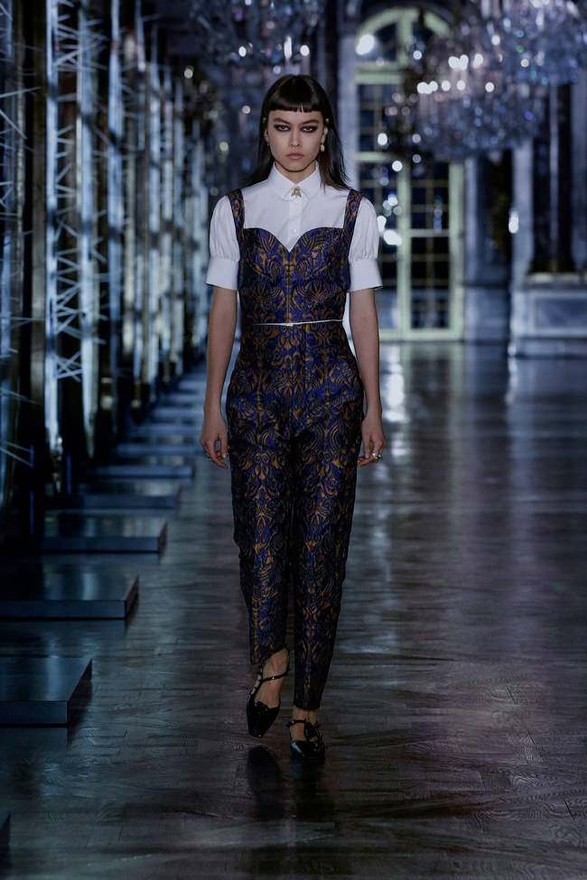 Christian-Dior-Fall-2021-Collection-Runway-GALLERY-Paris-Fashion-Week ...