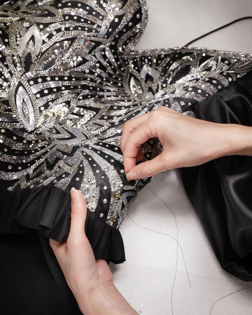 Golden Globes 2021: “Music” Star Kate Hudson in Louis Vuitton - Tom ...