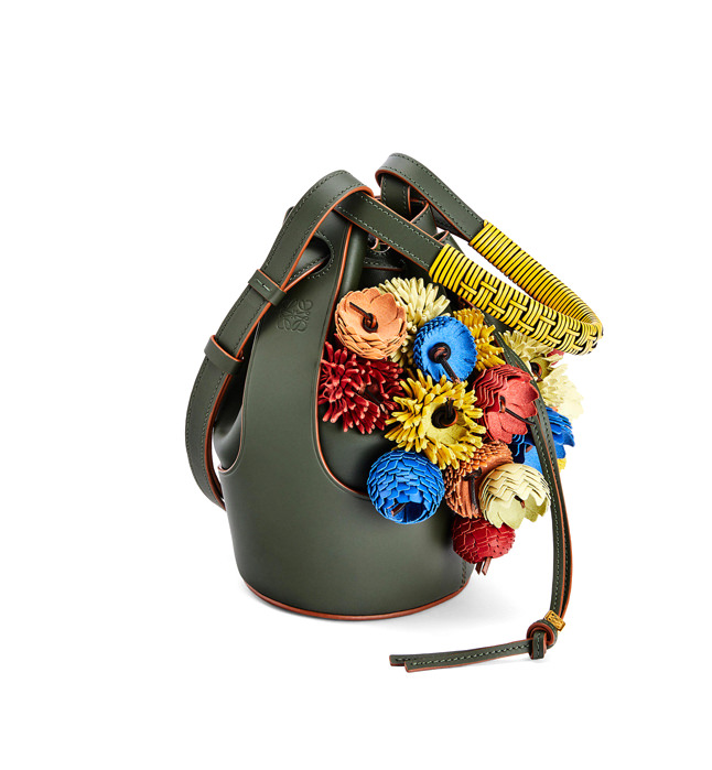 LOEWE on X: The Balloon bag draws on our longstanding expertise