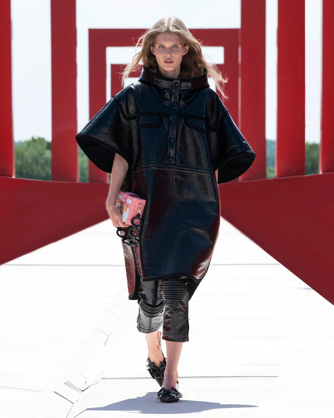 Louis-Vuitton-Resort-2022-Collection-Runway-Fashion-Tom-Lorezo