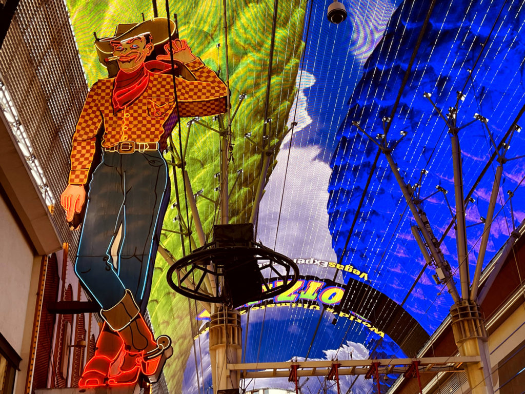 Pop Style Opinionfest: T Lo's Big Las Vegas Adventure! | Tom + Lorenzo