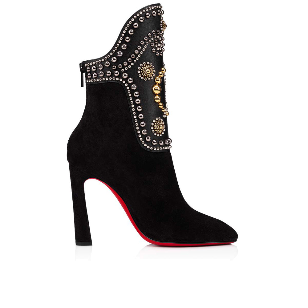 Beyoncé Stuns In Christian Louboutin Boots For Super Bowl 50 Show – Footwear  News
