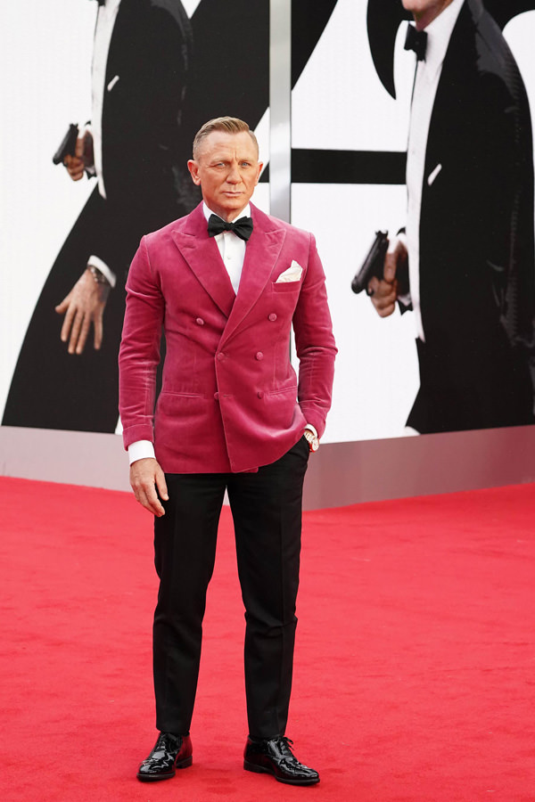 Daniel-Craig-No-Time-To-Die-Royal-World-Movie-Premiere-Red-Carpet-Fashion-Tom-Lorenzo-Site-2.jpg