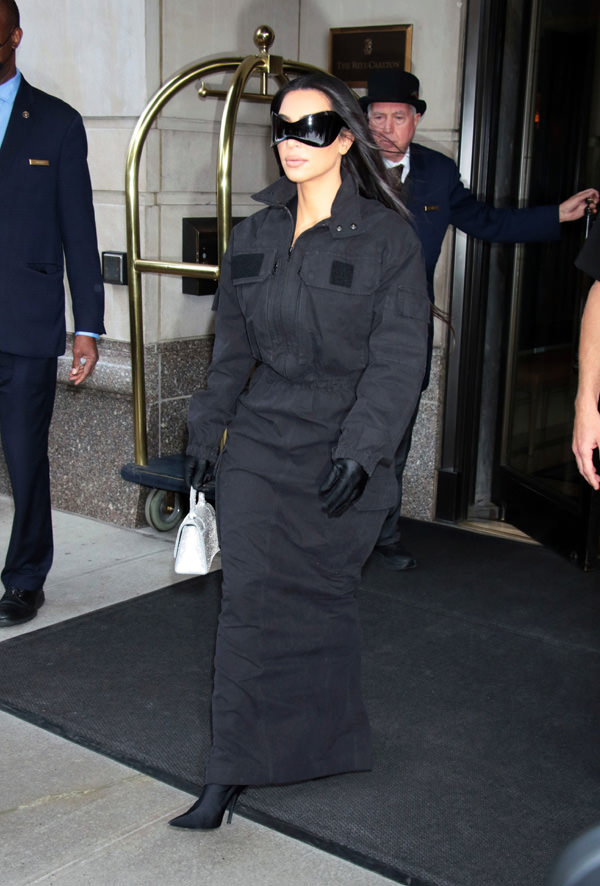 Kim-Kardashian-Street-Style-Fashion-NYC-Pink-Balenciaga-10821-Tom