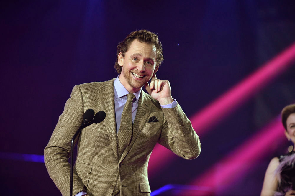 Loki" Star Tom Hiddleston at the People's Choice Awards - Tom + Lorenzo
