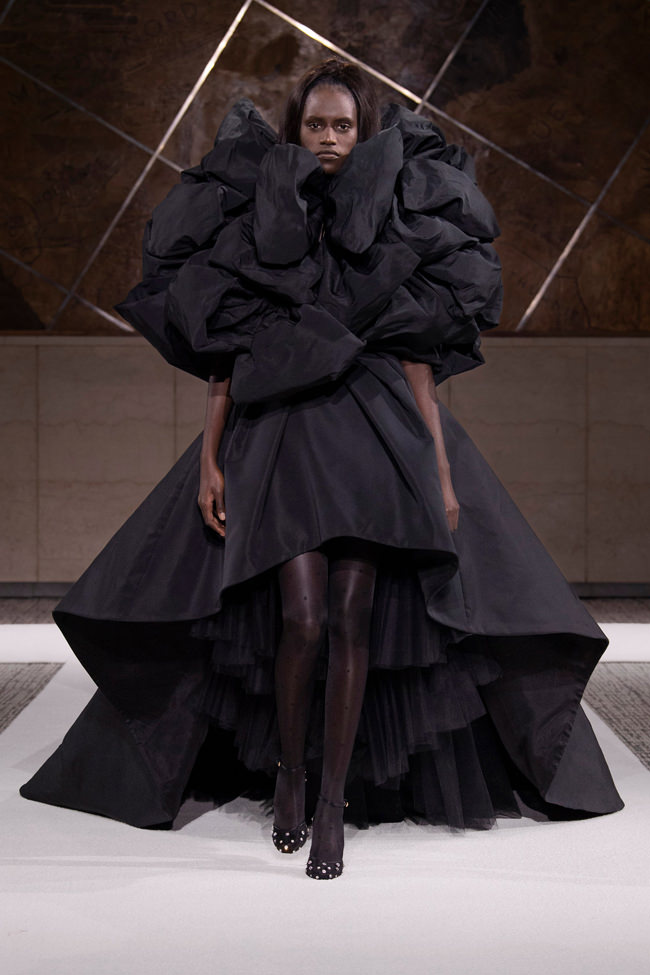 Giambattista Valli Spring 2022 Couture Collection - Tom + Lorenzo