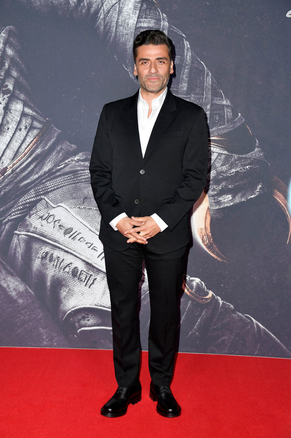 Oscar Isaac in Valentino at the MOON KNIGHT Berlin Special Screening ...