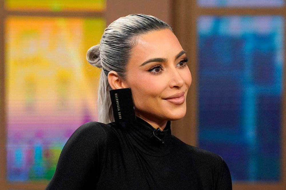 Look of the Week: Kim Kardashian steps into Balenciaga ambassadorship in  pantaleggings