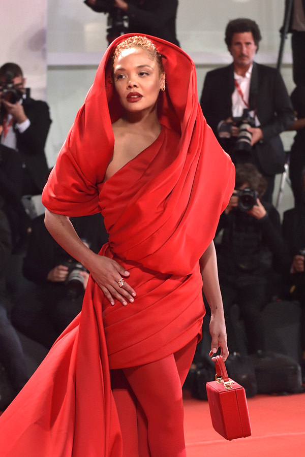 Celebrities LoveSaint Laurent ES Giant Travel Quilted Leather Bag - Red  Carpet Fashion Awards