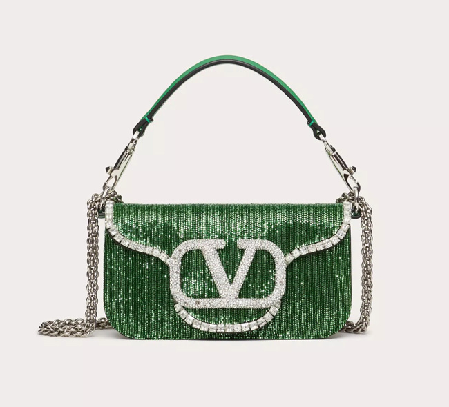 Designer shoulder bags 2023: the timeless success of Valentino