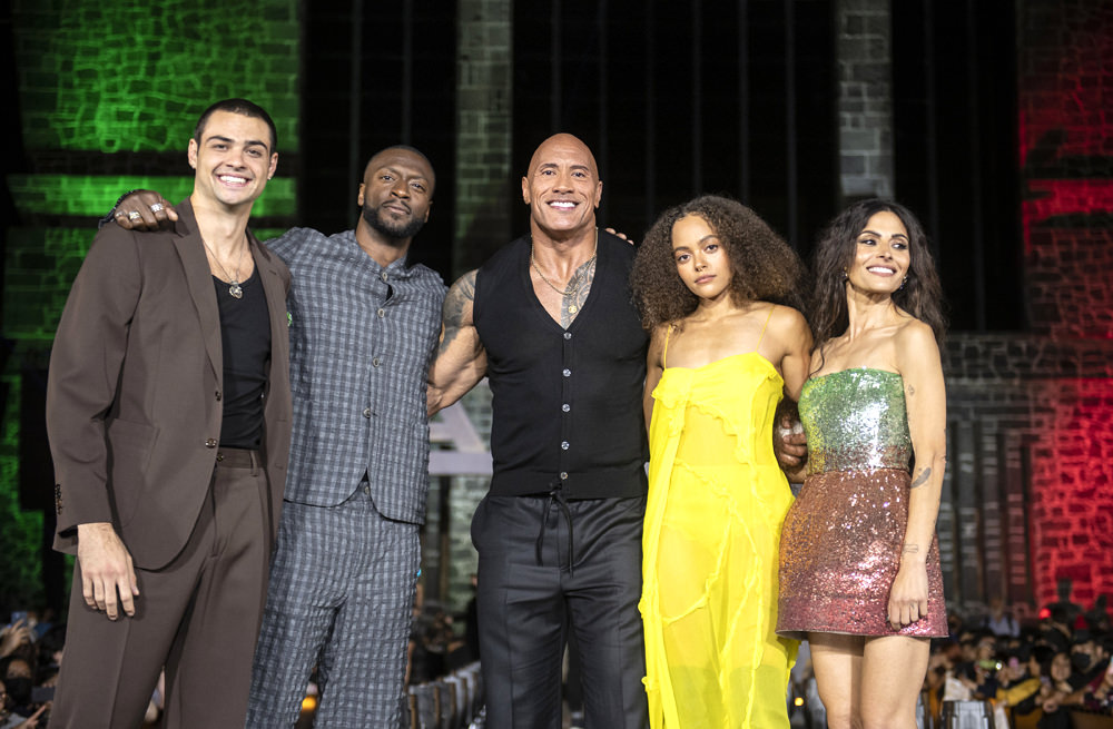 Dwayne Johnson With Noah Centineo Aldis Hodge Quintessa Swindell And Sarah Shahi At The Black 4453