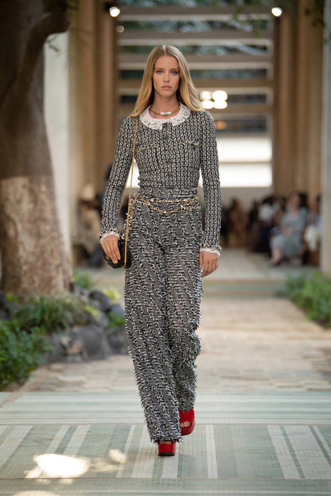 Chanel-Spring-2023-Couture-Collection-Paris-Fashion-Week-Tom-Lorenzo-Site  (12) - Tom + Lorenzo