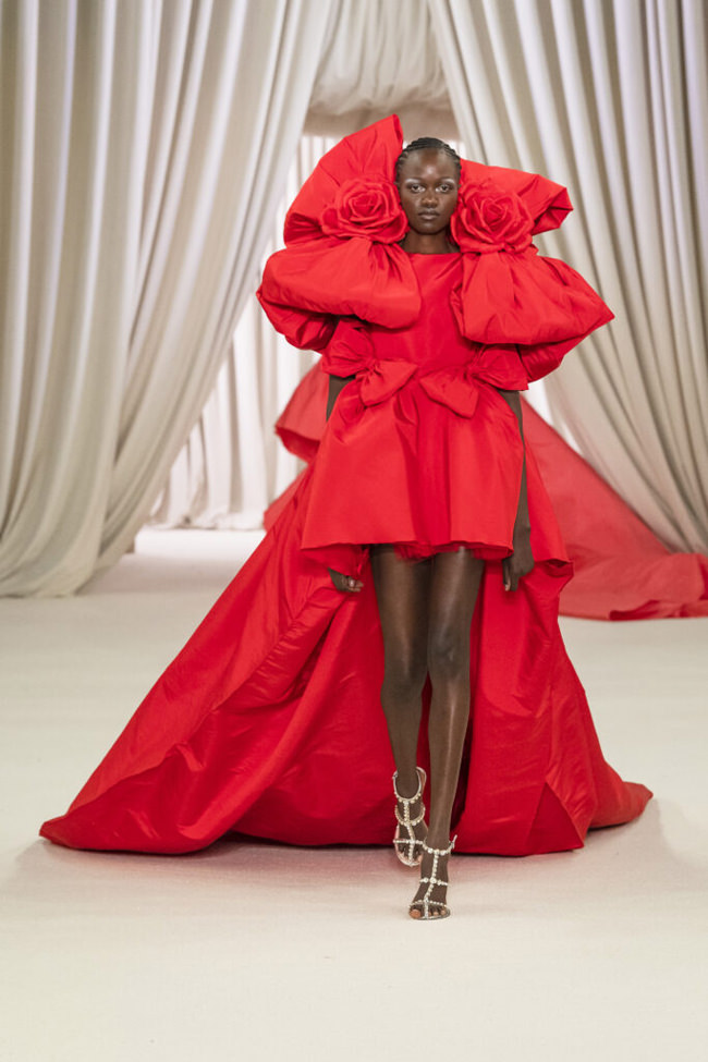 Paris Fashion Week: Giambattista Valli Spring 2023 Couture Collection ...