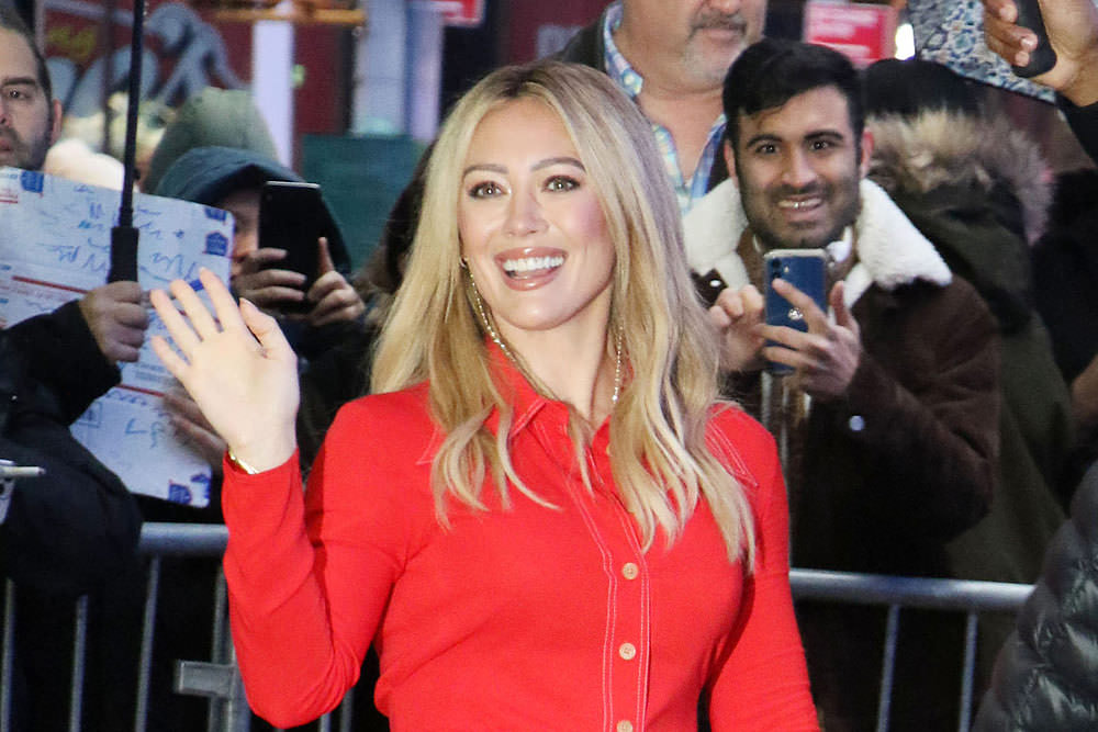 How I Met Your Father Star Hilary Duff At Good Morning America In Awake Mode Tom Lorenzo