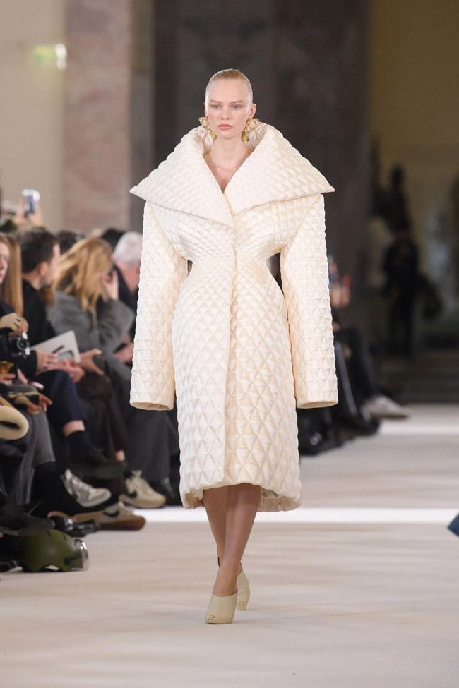Paris Fashion Week: Schiaparelli Spring 2023 Couture Collection - Tom ...
