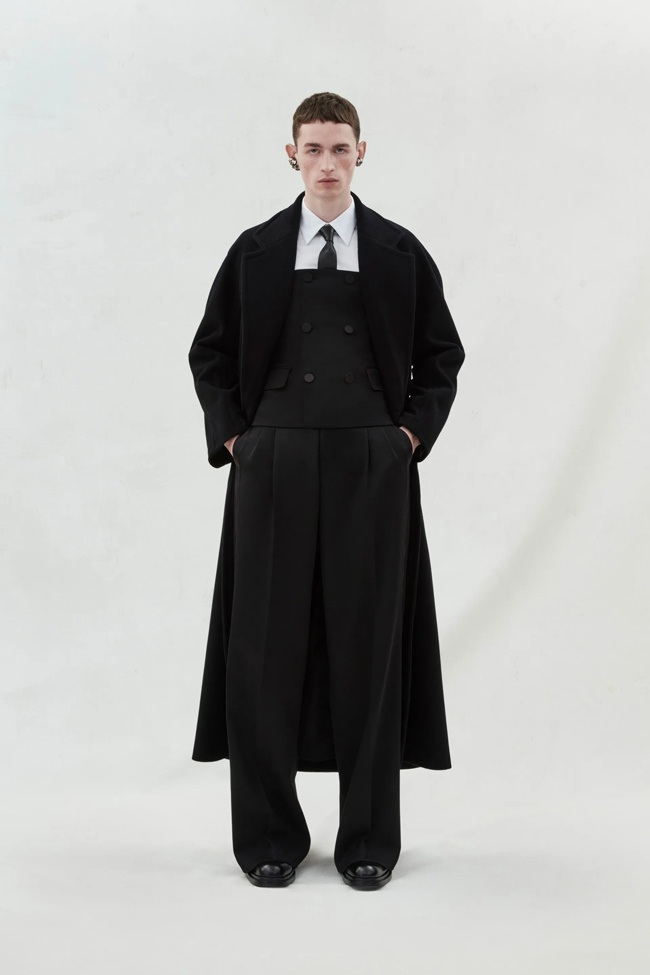 Alexander McQueen Fall 2023 Menswear Collection - Tom + Lorenzo