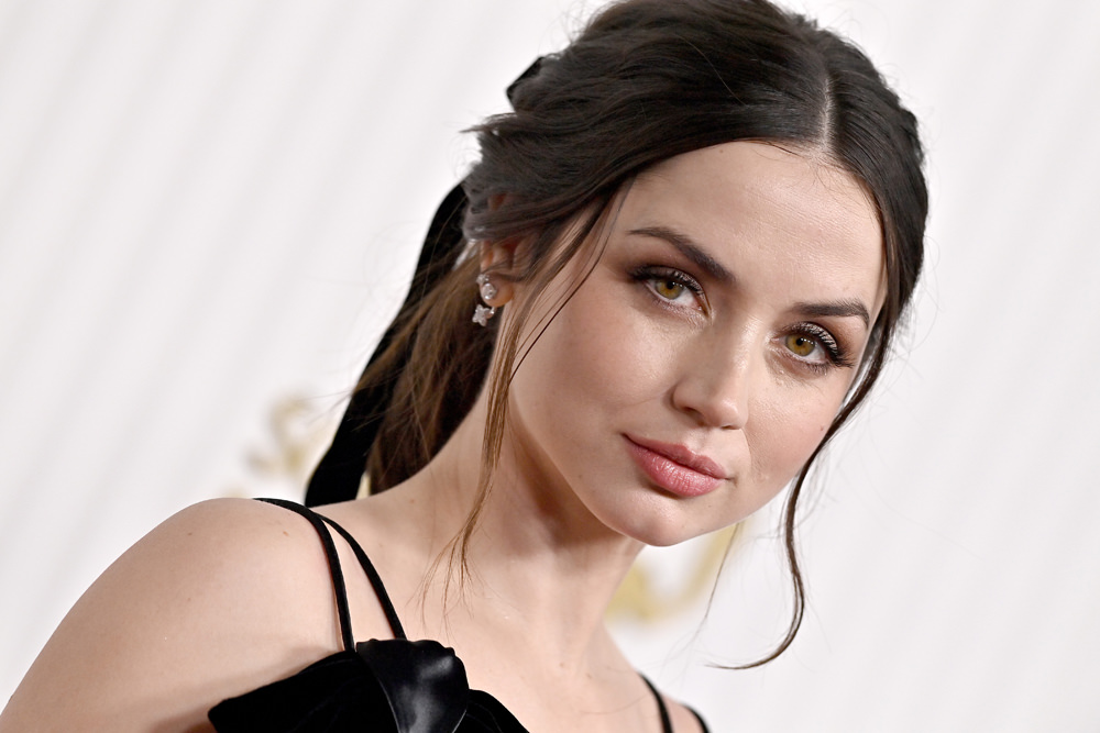 Ana de Armas Suits Up in Louis Vuitton To Promote 'Blonde' in
