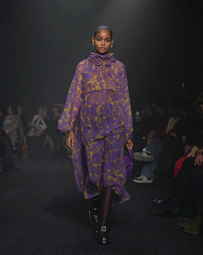 London Fashion Week: Burberry Fall 2023 Collection - Tom + Lorenzo
