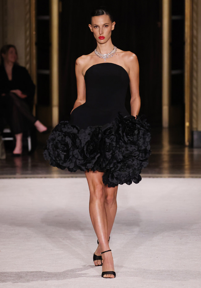 New York Fashion Week: Christian Siriano Fall 2023 Collection - Tom ...