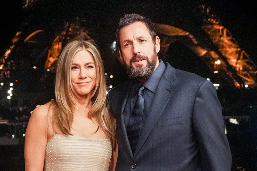 Jennifer Aniston Reacts to Adam Sandler in Sweatshirt at 'Murder Mystery 2'  Premiere