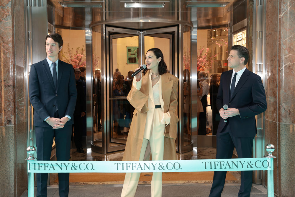 Gal Gadot Unveils Tiffany & Co.'s New Landmark Store in Sportmax - Tom ...