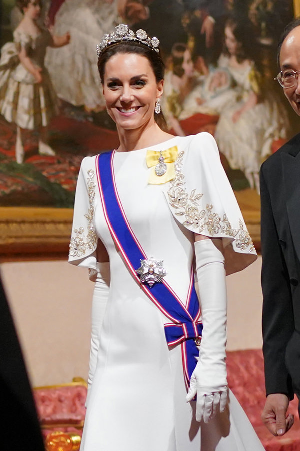 Catherine, Princess of Wales in Jenny Packham at Buckingham Palace ...