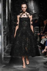 Golden Globes 2024: SALTBURN Star Rosamund Pike in Dior Couture - Tom ...
