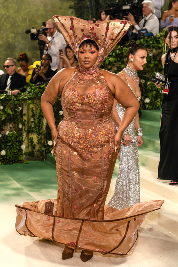 Lizzo-MET-GALA-2024-Red-Carpet-Fashion-Style-Weinsanto-Tom-Lorenzo-Site ...