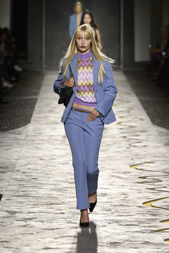 VersaceSpring2025CollectionMilanFashionWeekRunwayTLO (7) Tom