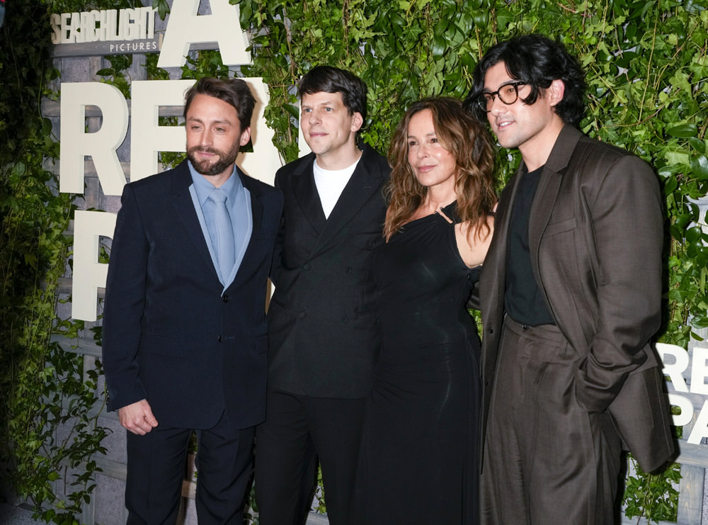 Kieran Culkin, Jennifer Grey, Jesse Eisenberg And Will Sharpe At A REAL ...