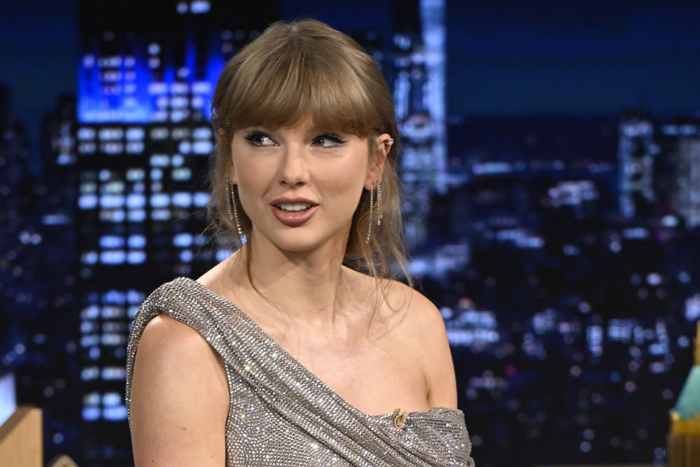Taylor Swift in Giuseppe Di Morabito on THE TONIGHT SHOW STARRING JIMMY FALLON - Tom + Lorenzo