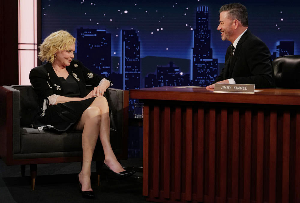 Jean Smart Promotes New Season of HACKS on JIMMY KIMMEL LIVE! in Cinq à Sept