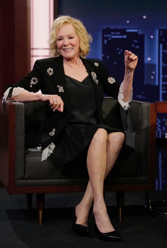 Jean Smart Promotes New Season of HACKS on JIMMY KIMMEL LIVE! in Cinq à Sept