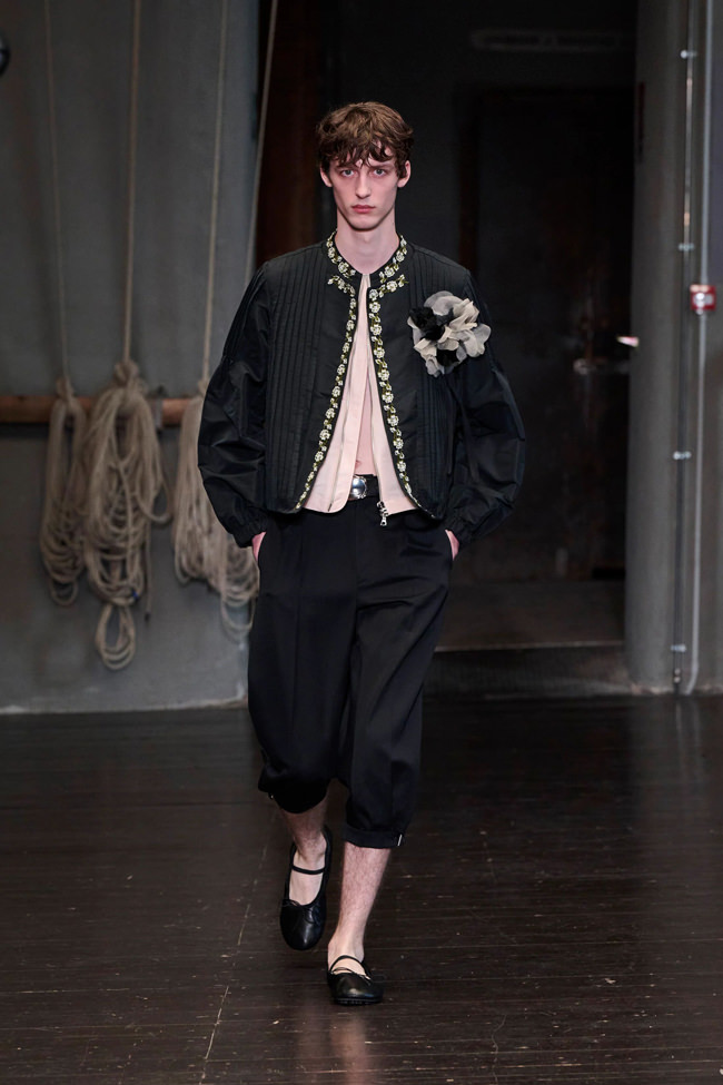 simone rocha レイヤードロンTブラック　11747391 ポーカーズ Simone-Rocha-Spring-2027-Menswear-Collection-Runway-Style-Fashion